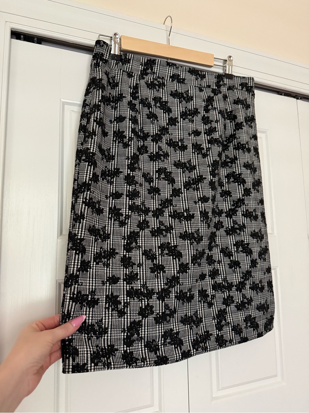 41 Hawthorn Black and Gray Floral Plaid Pencil Skirt